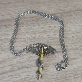 Colgante Dragón con Serpiente y Cadena