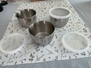 3 Bols Acero Inox 18/10 con Tapa plastico.