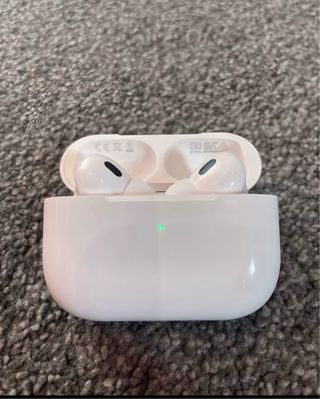 Airpods Pro 2 con estuche y cargador