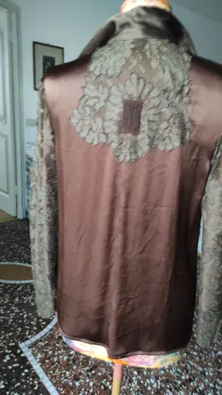 Camicia marrone con pizzo
