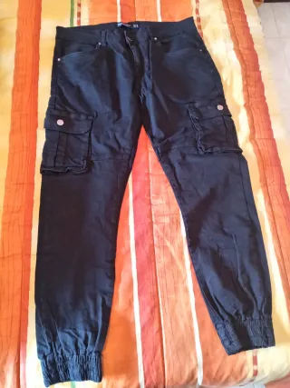Pantalón Jogger Negro Cargo