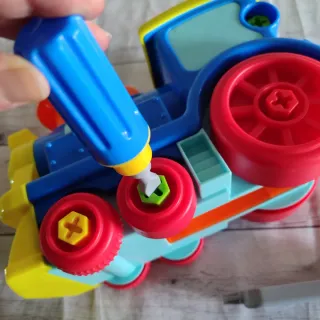 Locomotora de construcción para niños