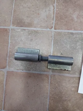 Bisagra de pernio metálica