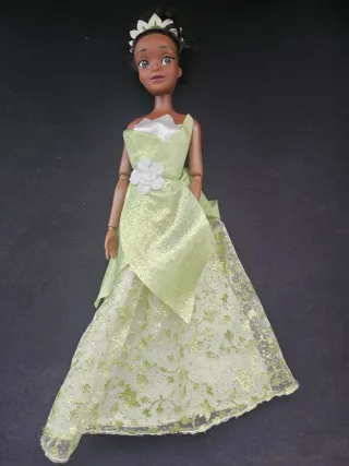 Confezione di bambole principesse e Barbie