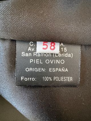 Chaquetón largo de cuero negro