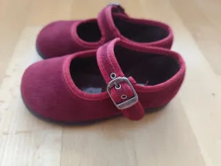 Zapatos niña terciopelo granate talla 22