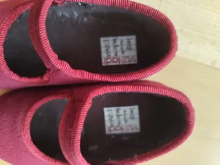 Zapatos niña terciopelo granate talla 22