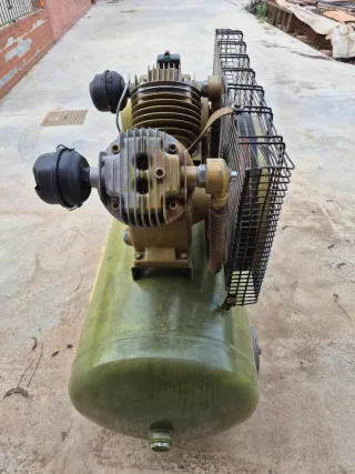 Compresor Puska VE-2 300L Trifásico