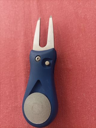 Herramienta de reparación de divots de golf