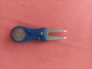 Herramienta de reparación de divots de golf