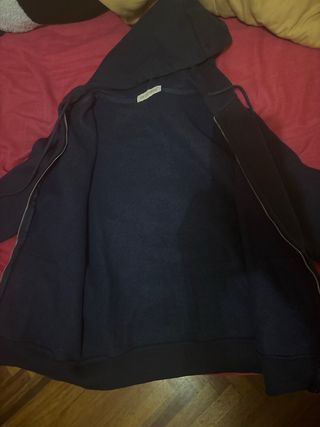 Sudadera azul con cremallera