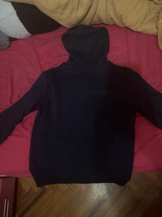 Sudadera azul con cremallera