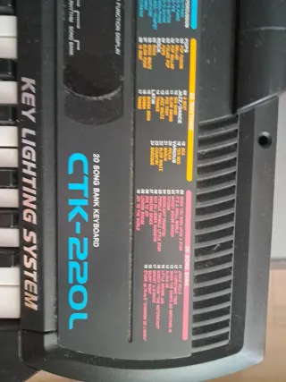 Teclado Casio CTK-220L