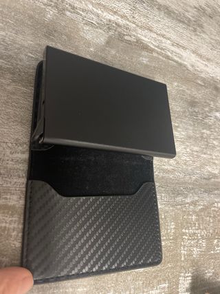 Billetera polipiel negra relieve