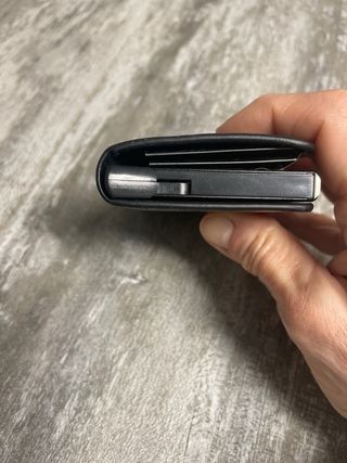 Billetera polipiel negra relieve