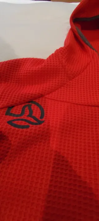 Polar Ternua Rojo con Cremallera y Capucha