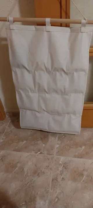 Organizador de lona para colgar con rodillo madera