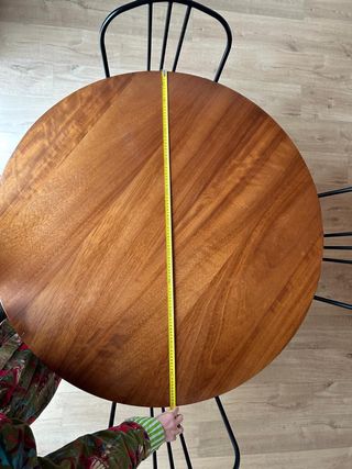 Mesa de comedor redonda madera iroco.