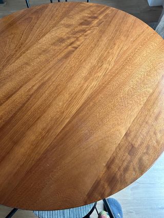 Mesa de comedor redonda madera iroco.