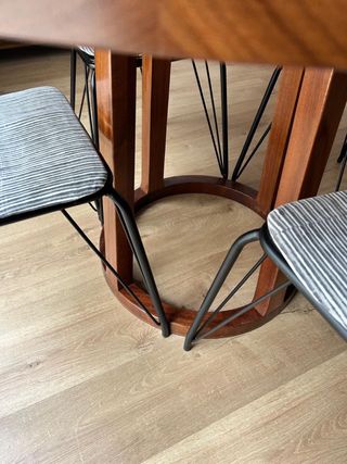 Mesa de comedor redonda madera iroco.