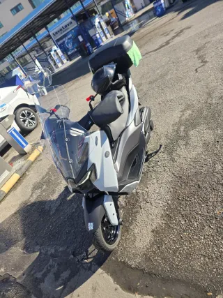 Yamaha XMAX Maxi Scooter Automática 125