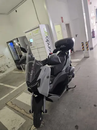 Yamaha XMAX Maxi Scooter Automática 125