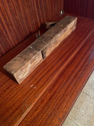 Cepillo de carpintero antiguo