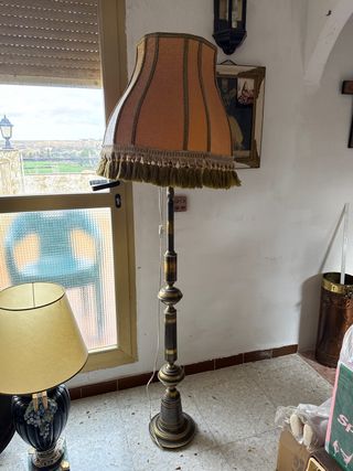 Lámpara de pie antigua tela y metal