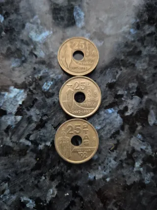 Lote 3 monedas 25 pesetas con agujero