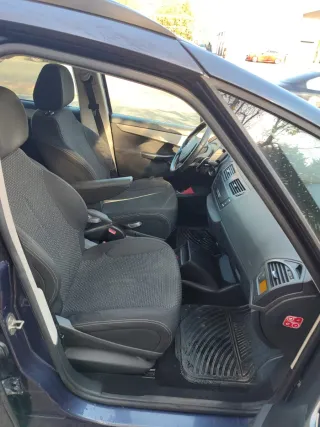 Citroen Grand C4 Picasso 2011