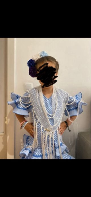 Traje de flamenca niña talla 8 .