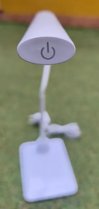 Lámpara LED de sobremesa blanca