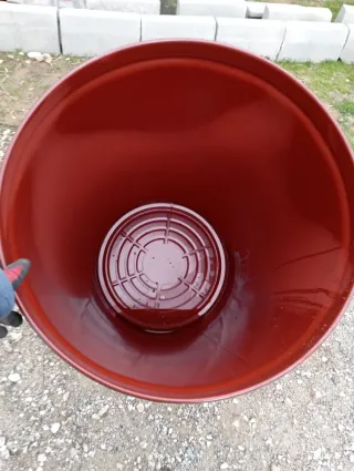 Bidónes metálicos 200L en muy buen estado