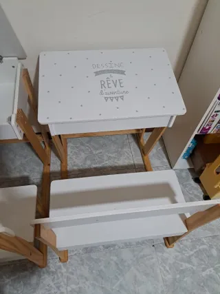 Pupitres infantiles blancos con silla