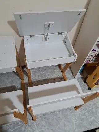 Pupitres infantiles blancos con silla