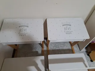 Pupitres infantiles blancos con silla