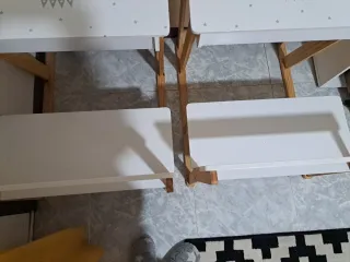 Pupitres infantiles blancos con silla