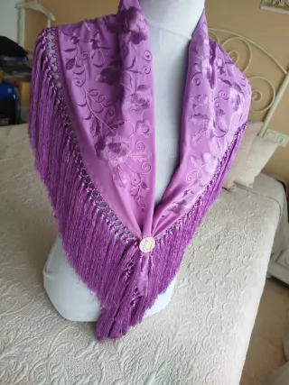 Mantoncillo Flamenco Bordado lila