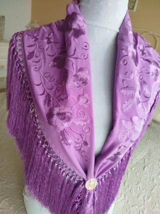 Mantoncillo Flamenco Bordado lila