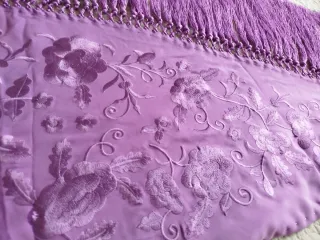 Mantoncillo Flamenco Bordado lila