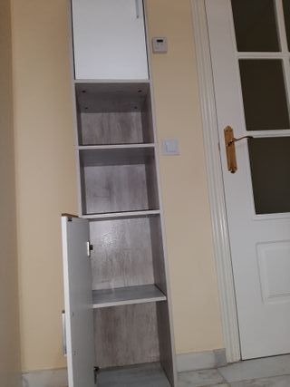 Armario alto blanco y gris