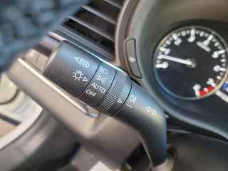 Mazda CX-30, AUT; CARPLAY, Navi, cámara, LED, 18",