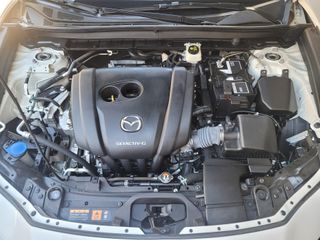 Mazda CX-30, AUT; CARPLAY, Navi, cámara, LED, 18",