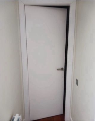 Lote 12 puertas blancas con herrajes y manetas