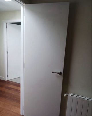 Lote 12 puertas blancas con herrajes y manetas