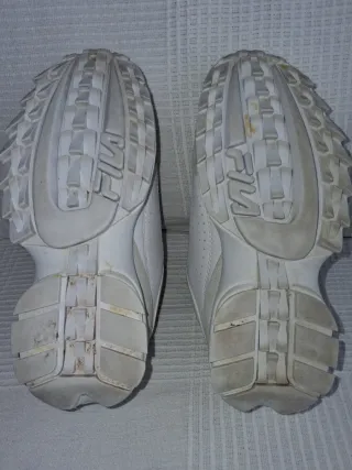 Zapatillas Fila Mujer Beige y Blancas