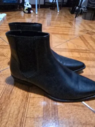 Botas pretas de bico fino