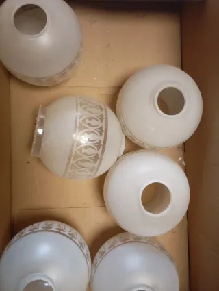 Lámpara de metal dorada