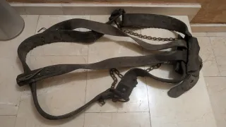 Arreos de caballo de cuero y cadena