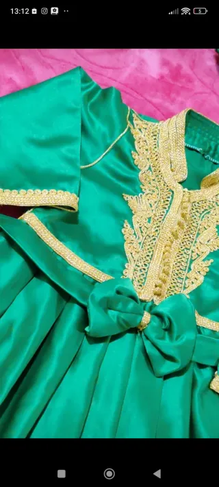 Conjunto caftán y babuchas niña verde